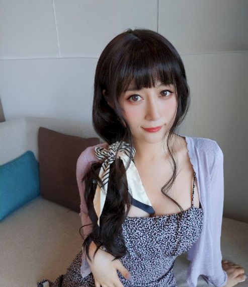 高中女生