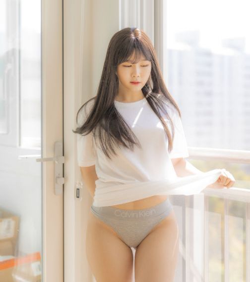 《年轻的女教师》4